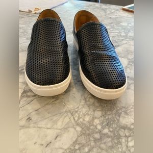 Leather low top sneaker